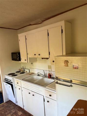 202 Lyndhurst Drive Hendersonville NC 28791