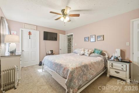 2090 Zacks Fork Road Lenoir NC 28645