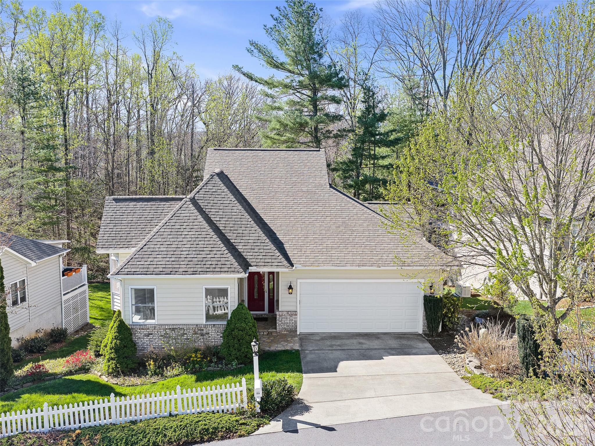 25 Ashefield Court Hendersonville NC 28791