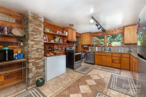 1145 Woolyshot Branch Road Hot Springs NC 28743