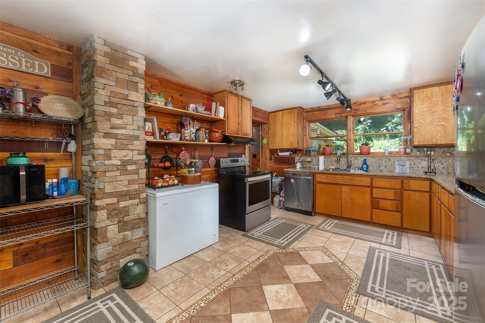 1145 Woolyshot Branch Road Hot Springs NC 28743