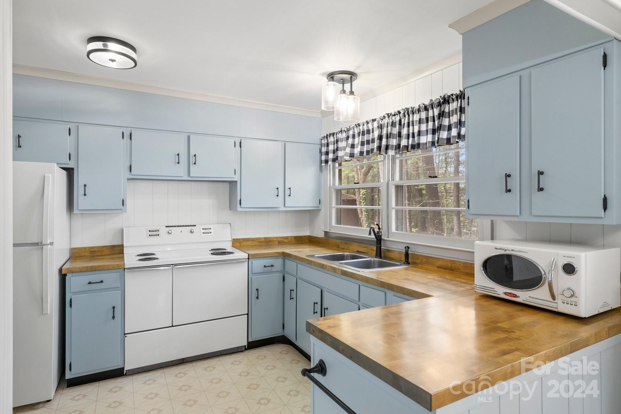 6 Spruce Drive Arden NC 28704