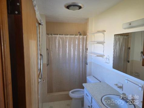1375 E Us Highway 19e Highway Burnsville NC 28714