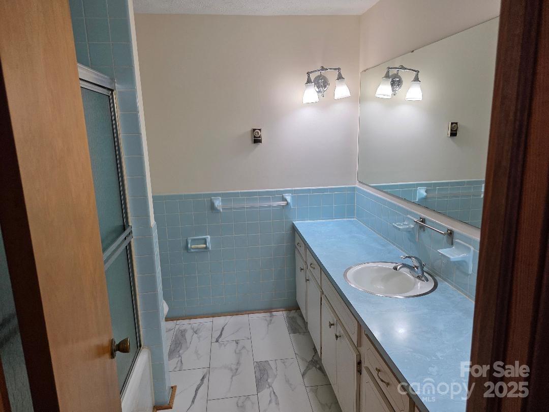 1375 E Us Highway 19e Highway Burnsville NC 28714