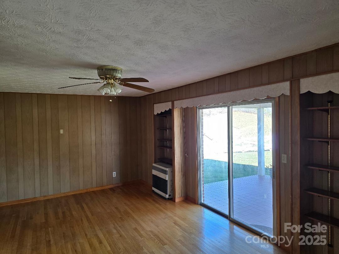 1375 E Us Highway 19e Highway Burnsville NC 28714