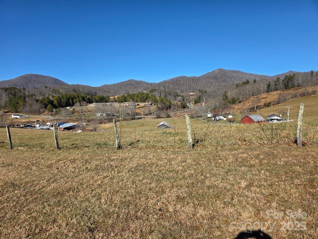 1375 E Us Highway 19e Highway Burnsville NC 28714