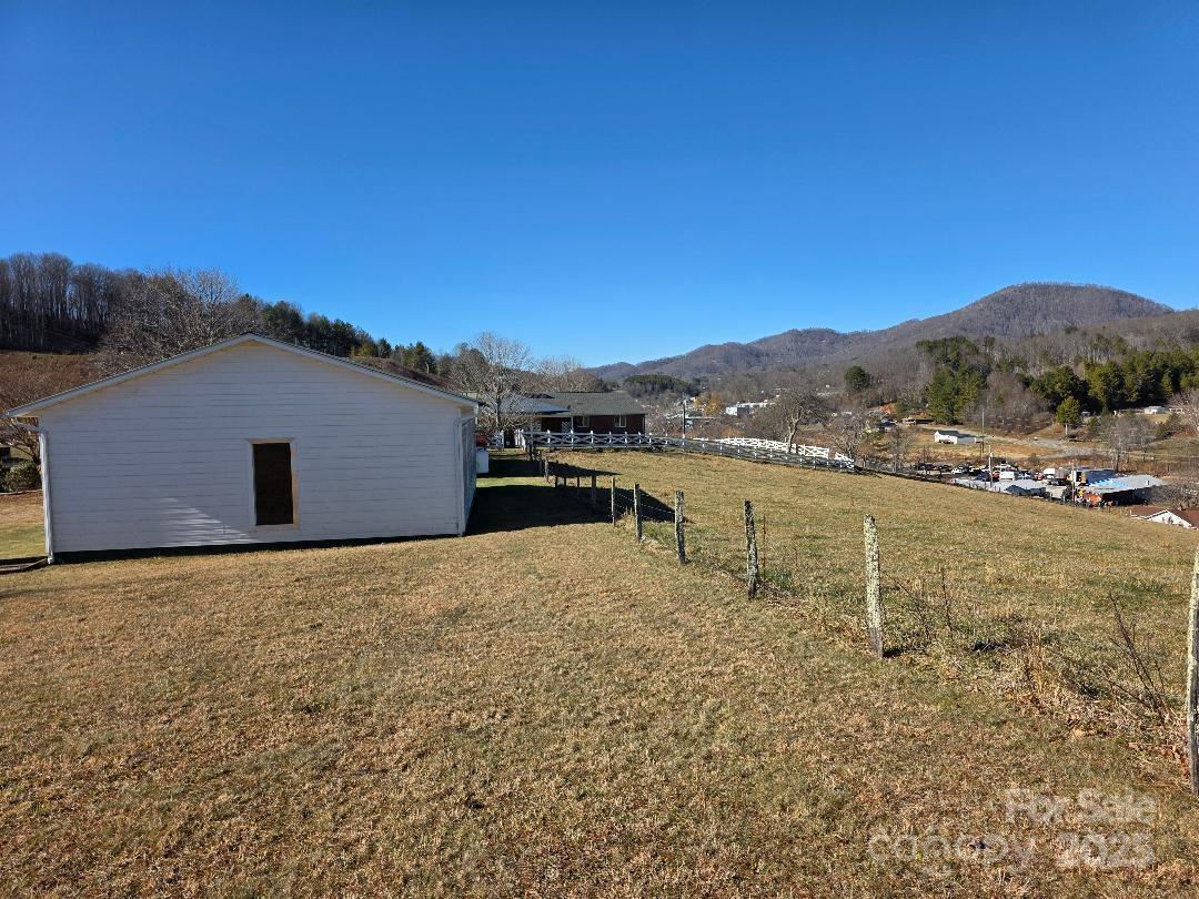 1375 E Us Highway 19e Highway Burnsville NC 28714