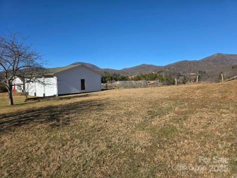 1375 E Us Highway 19e Highway Burnsville NC 28714