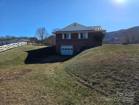 1375 E Us Highway 19e Highway Burnsville NC 28714