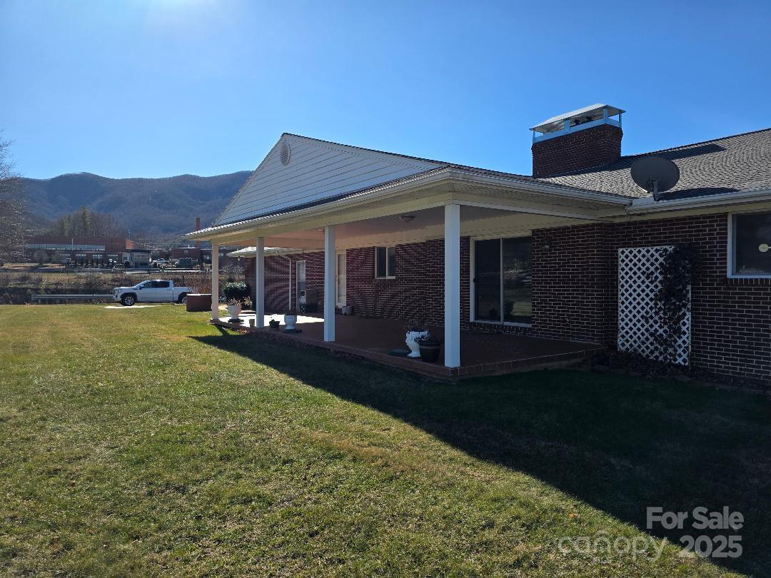 1375 E Us Highway 19e Highway Burnsville NC 28714