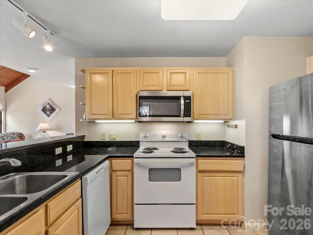 19 Lookout Loop Burnsville NC 28714