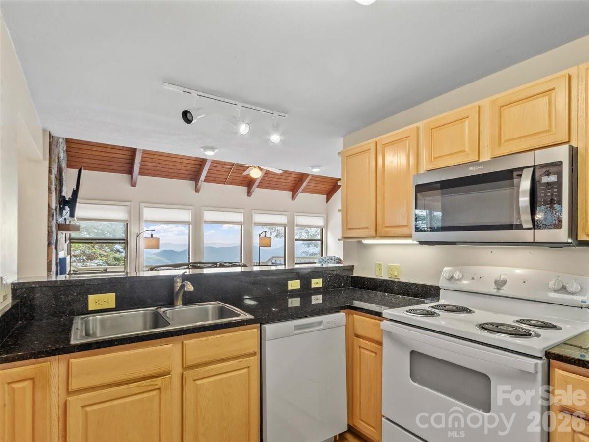 19 Lookout Loop Burnsville NC 28714