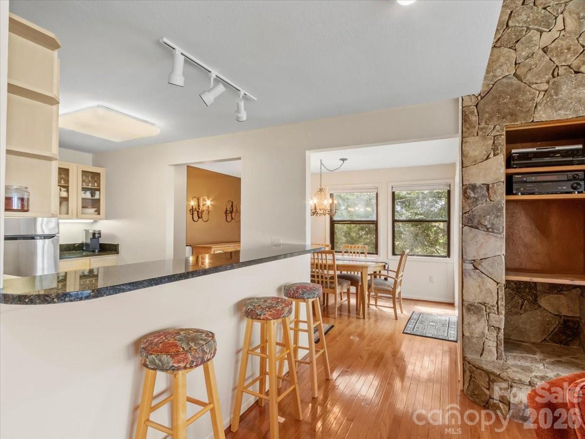 19 Lookout Loop Burnsville NC 28714