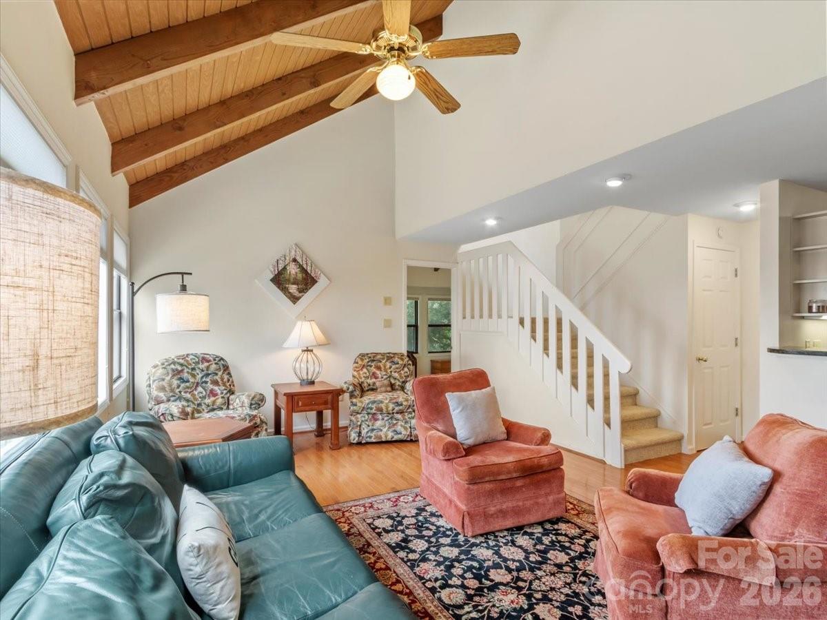 19 Lookout Loop Burnsville NC 28714