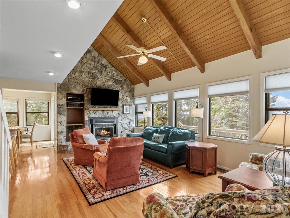 19 Lookout Loop Burnsville NC 28714