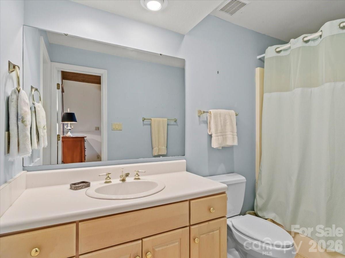19 Lookout Loop Burnsville NC 28714