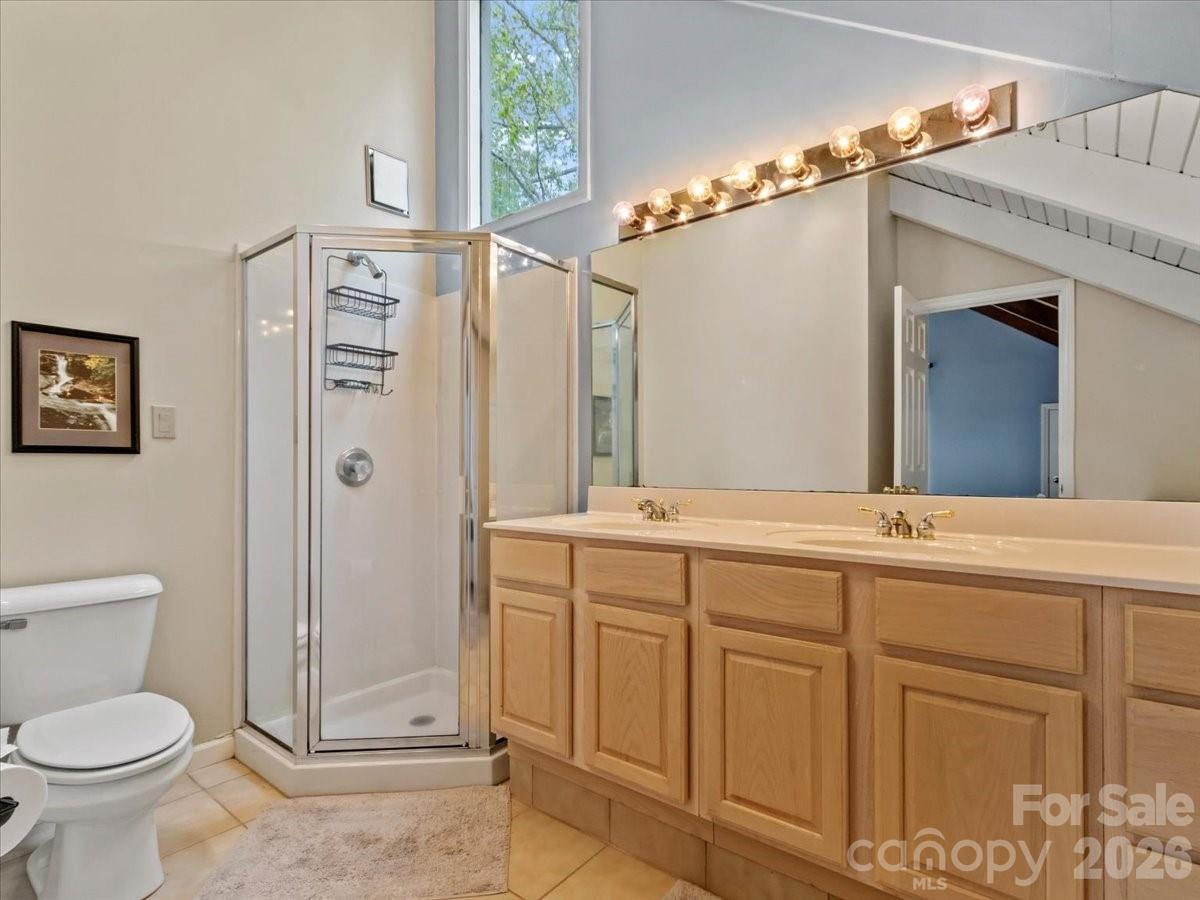 19 Lookout Loop Burnsville NC 28714
