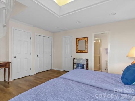 19 Lookout Loop Burnsville NC 28714