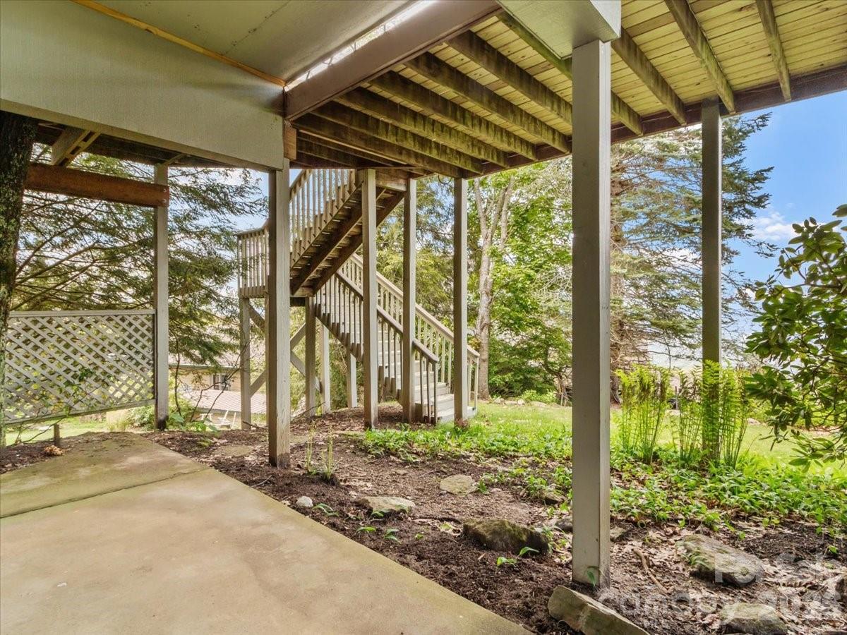 19 Lookout Loop Burnsville NC 28714