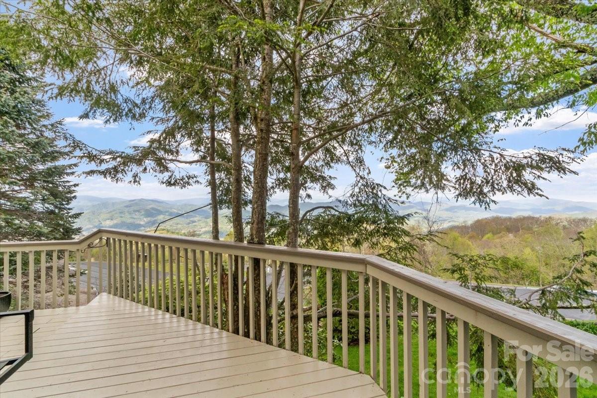 19 Lookout Loop Burnsville NC 28714