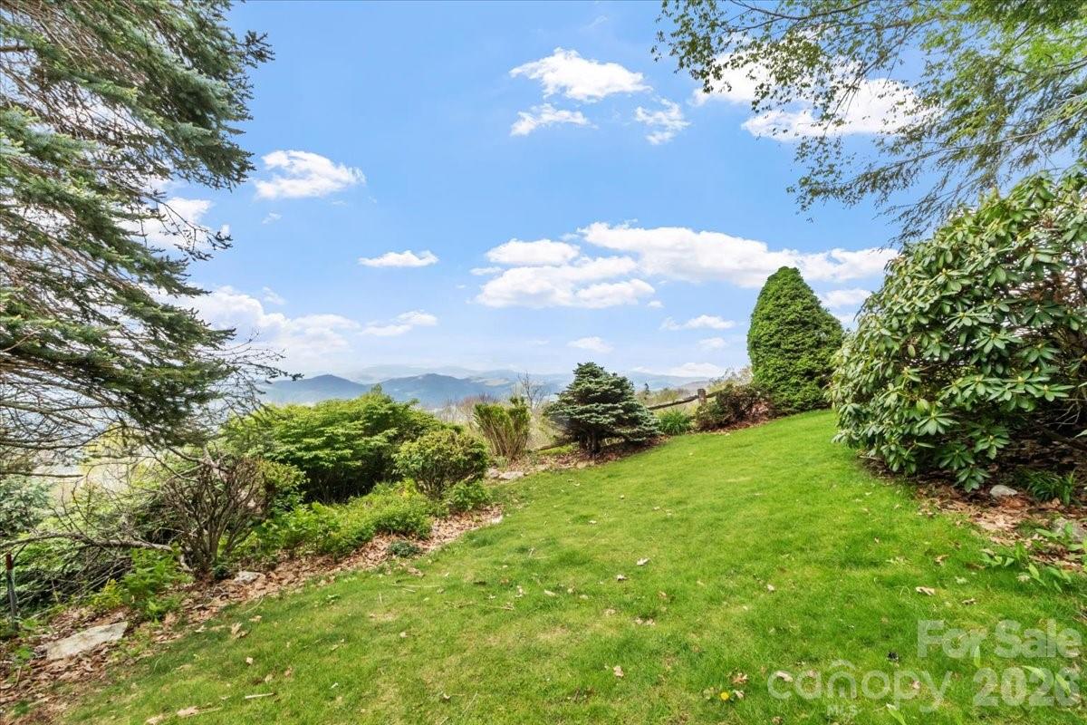 19 Lookout Loop Burnsville NC 28714