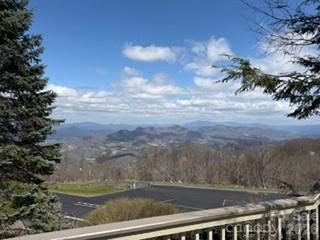19 Lookout Loop Burnsville NC 28714