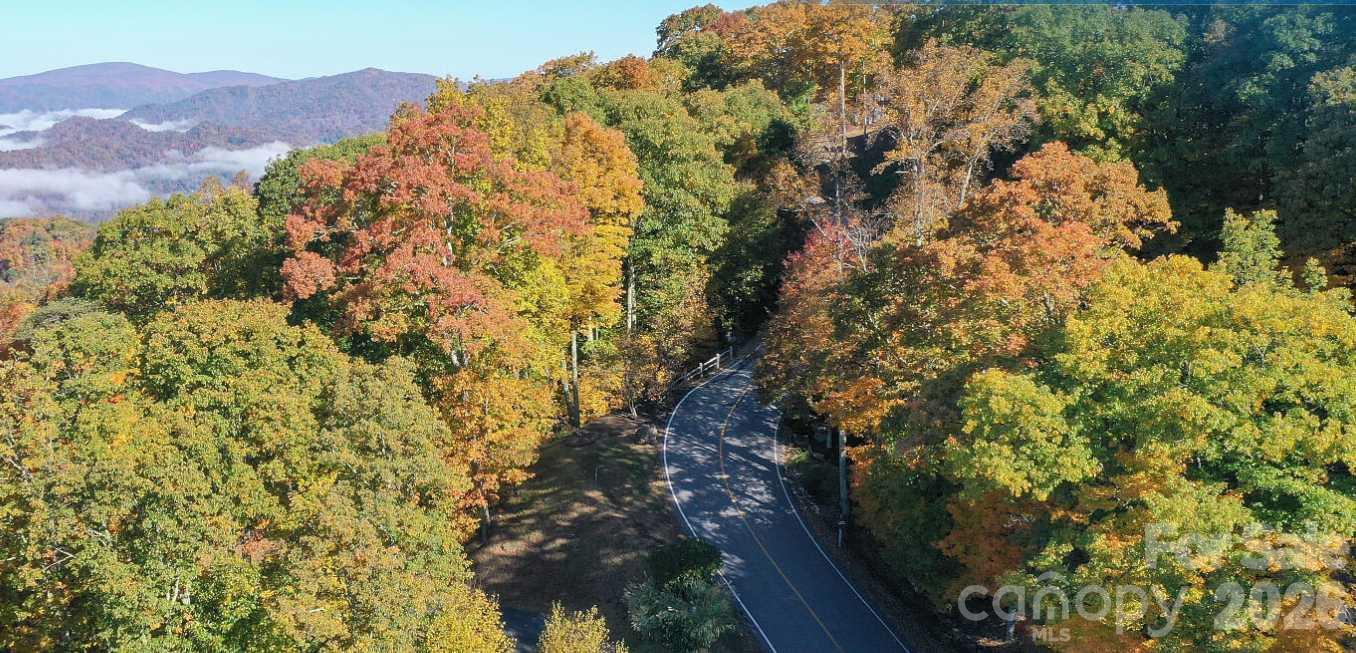 19 Lookout Loop Burnsville NC 28714