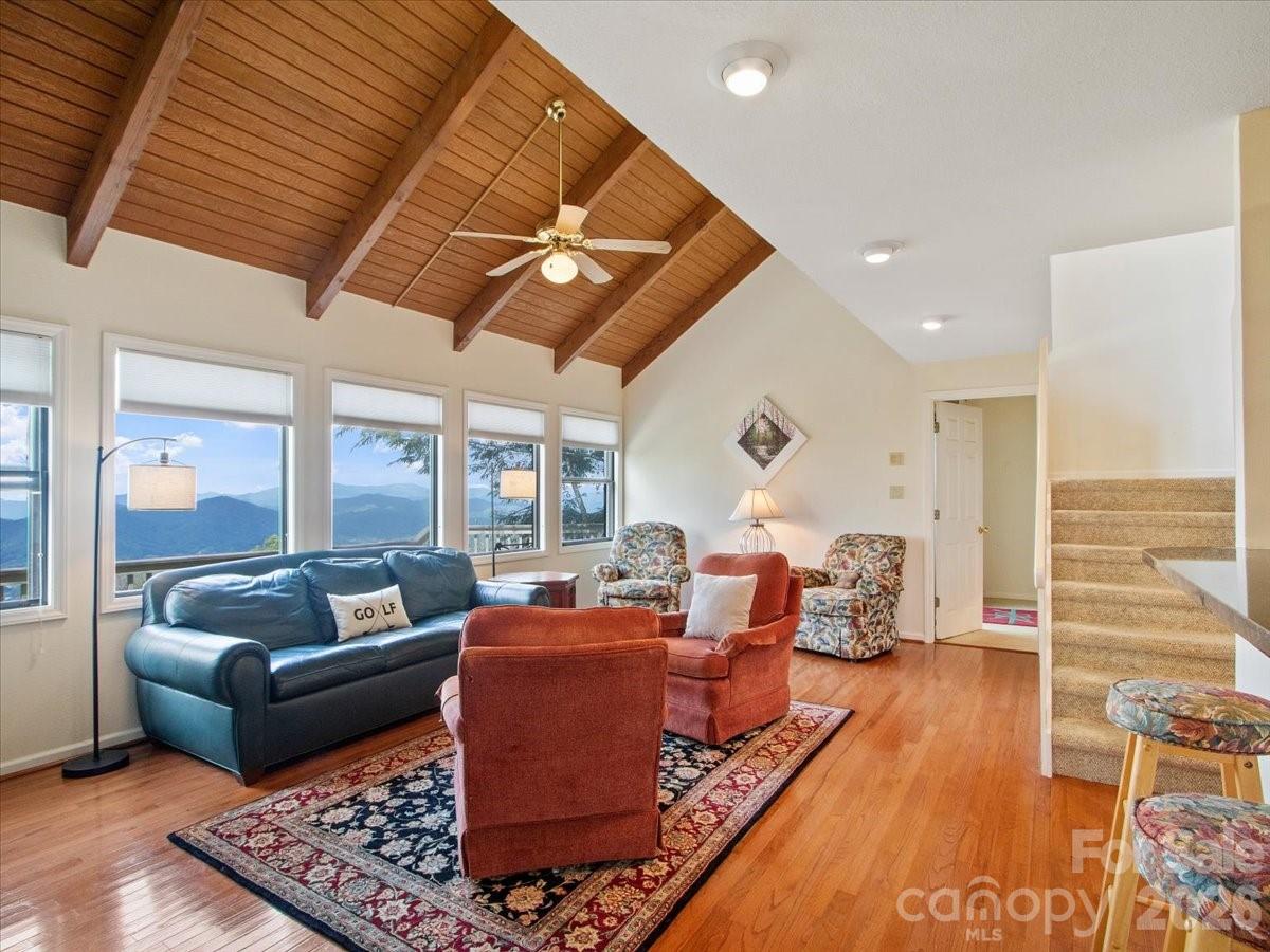 19 Lookout Loop Burnsville NC 28714