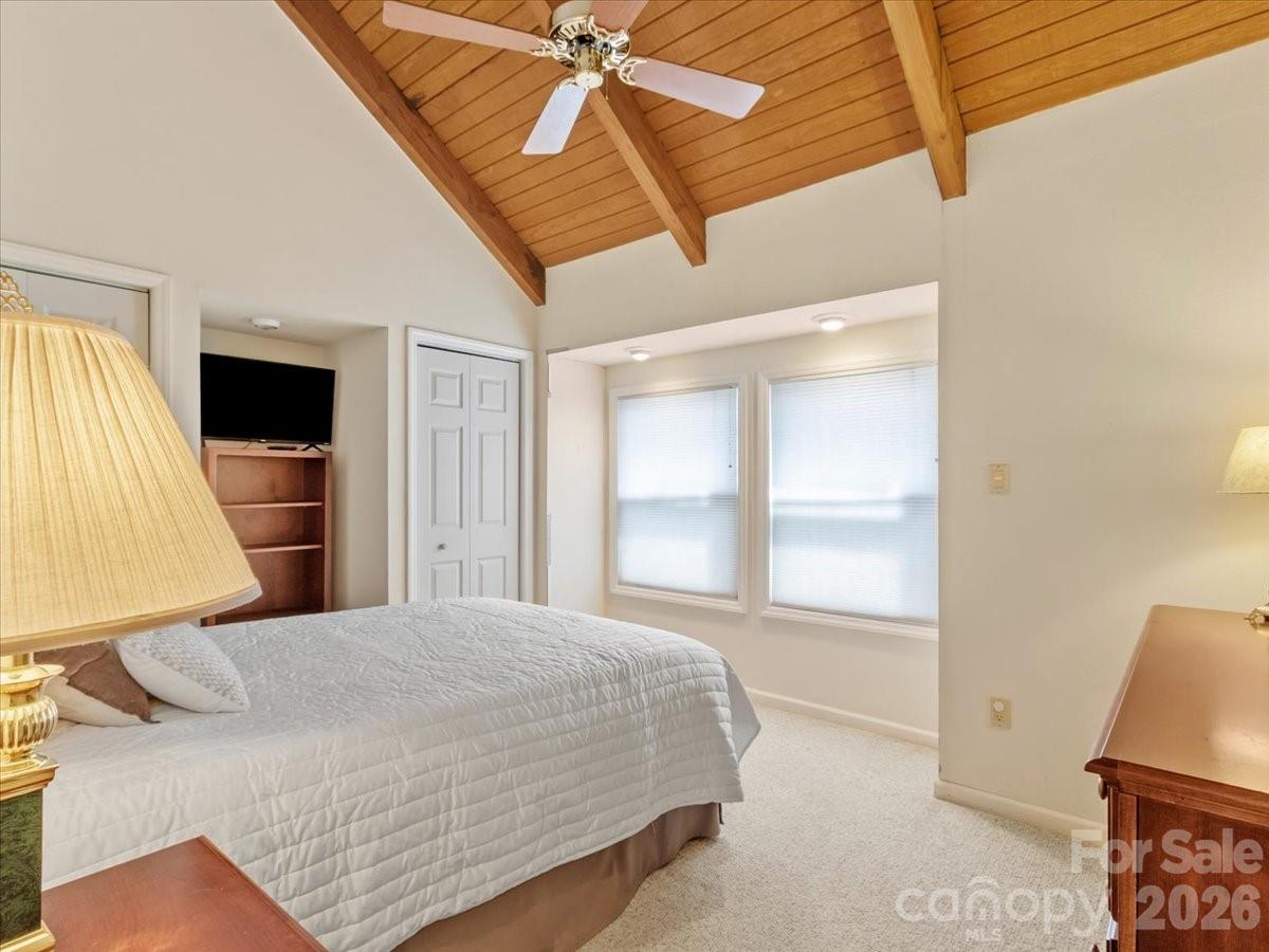 19 Lookout Loop Burnsville NC 28714