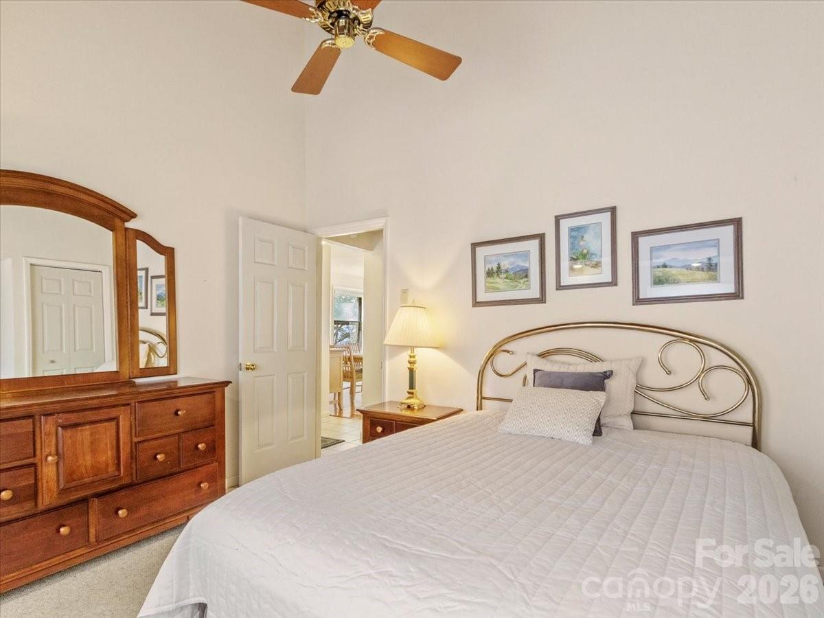 19 Lookout Loop Burnsville NC 28714