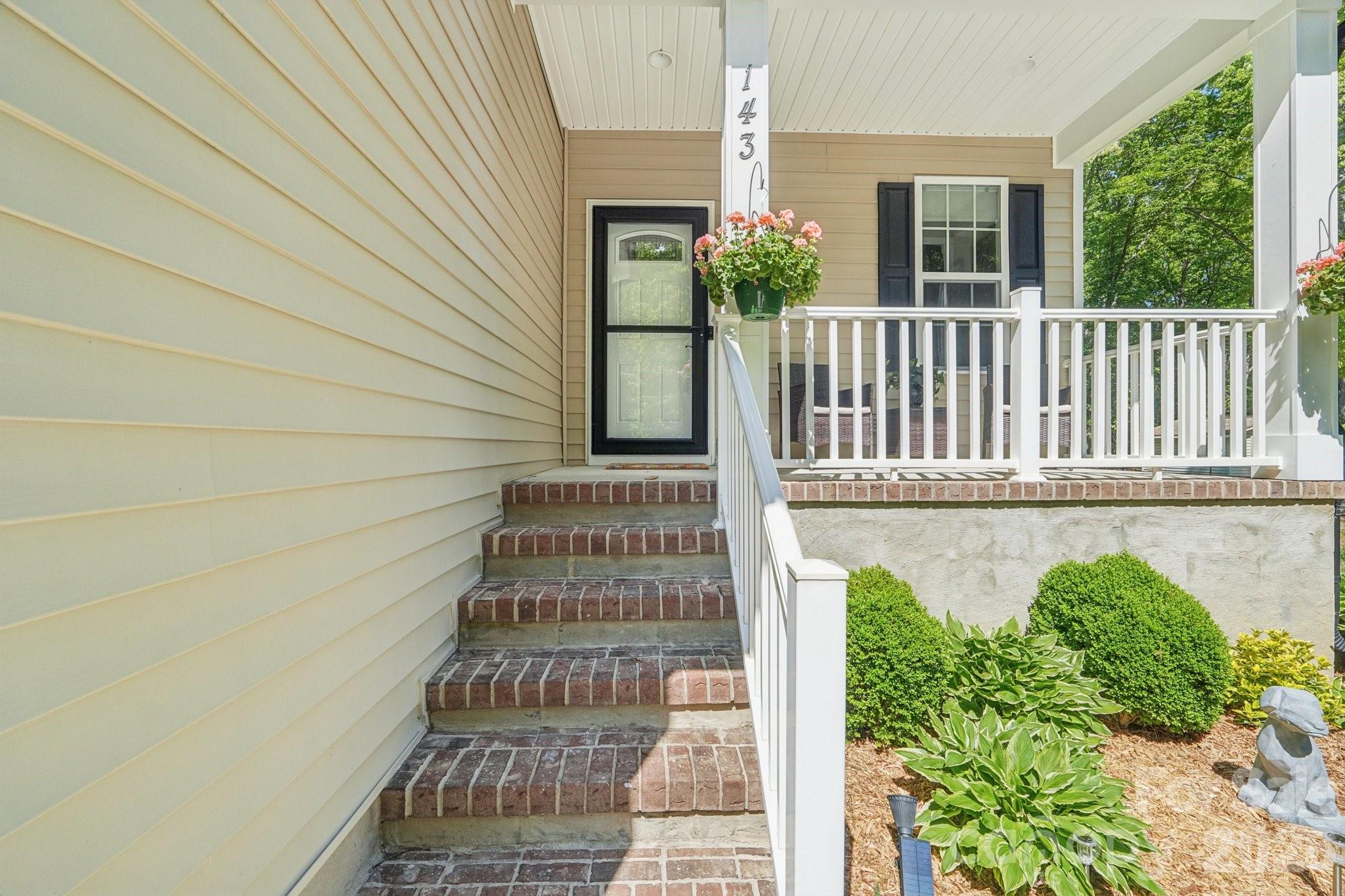 143 Fremont Loop Mooresville NC 28115
