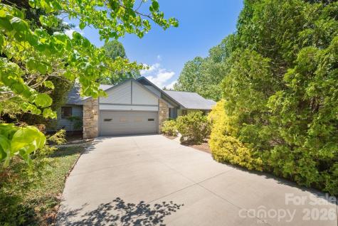 16 Zachary Ridge Road Asheville NC 28804