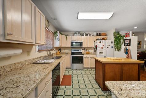 16 Zachary Ridge Road Asheville NC 28804