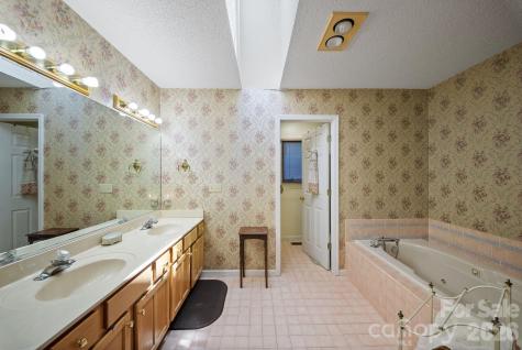 16 Zachary Ridge Road Asheville NC 28804