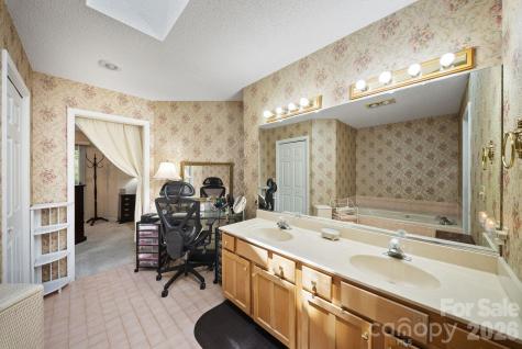 16 Zachary Ridge Road Asheville NC 28804
