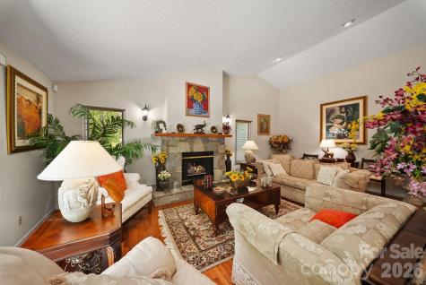 16 Zachary Ridge Road Asheville NC 28804