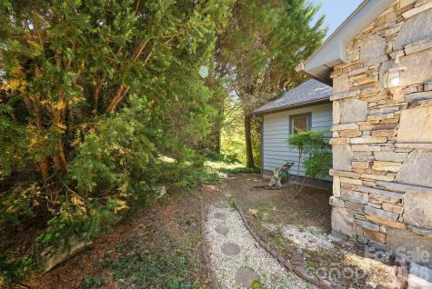 16 Zachary Ridge Road Asheville NC 28804