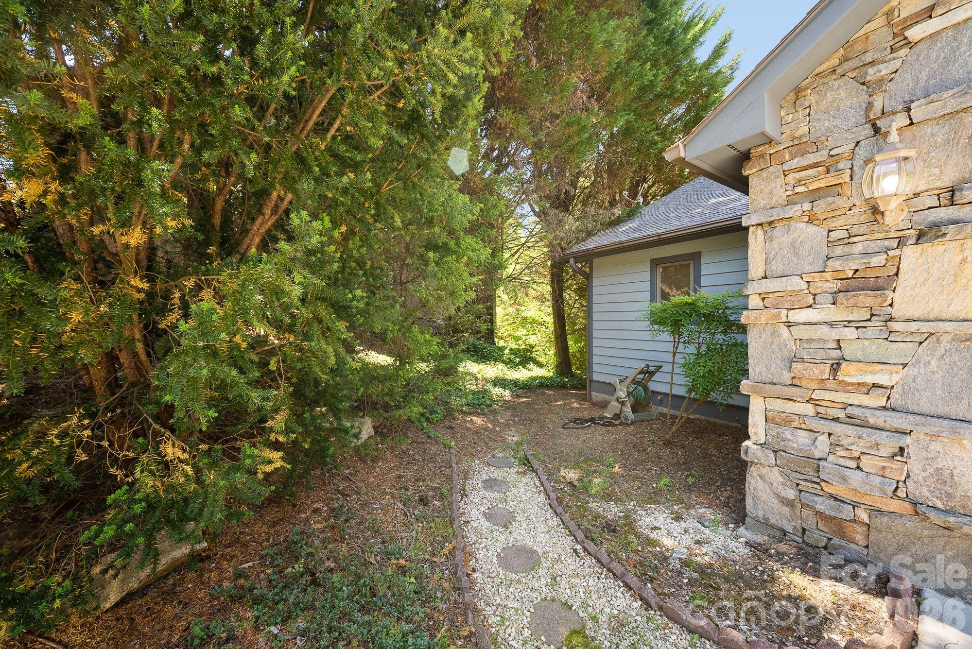 16 Zachary Ridge Road Asheville NC 28804