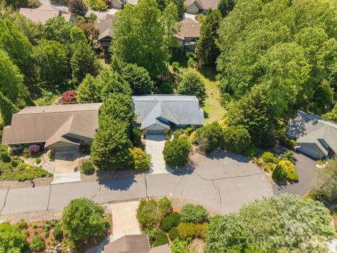 16 Zachary Ridge Road Asheville NC 28804
