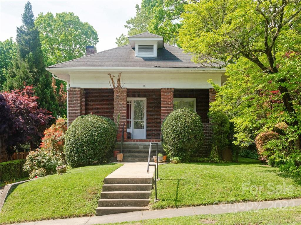 17 Colonial Place Asheville NC 28804