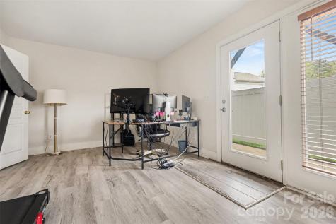 2729 Avalon Loop Road Charlotte NC 28269
