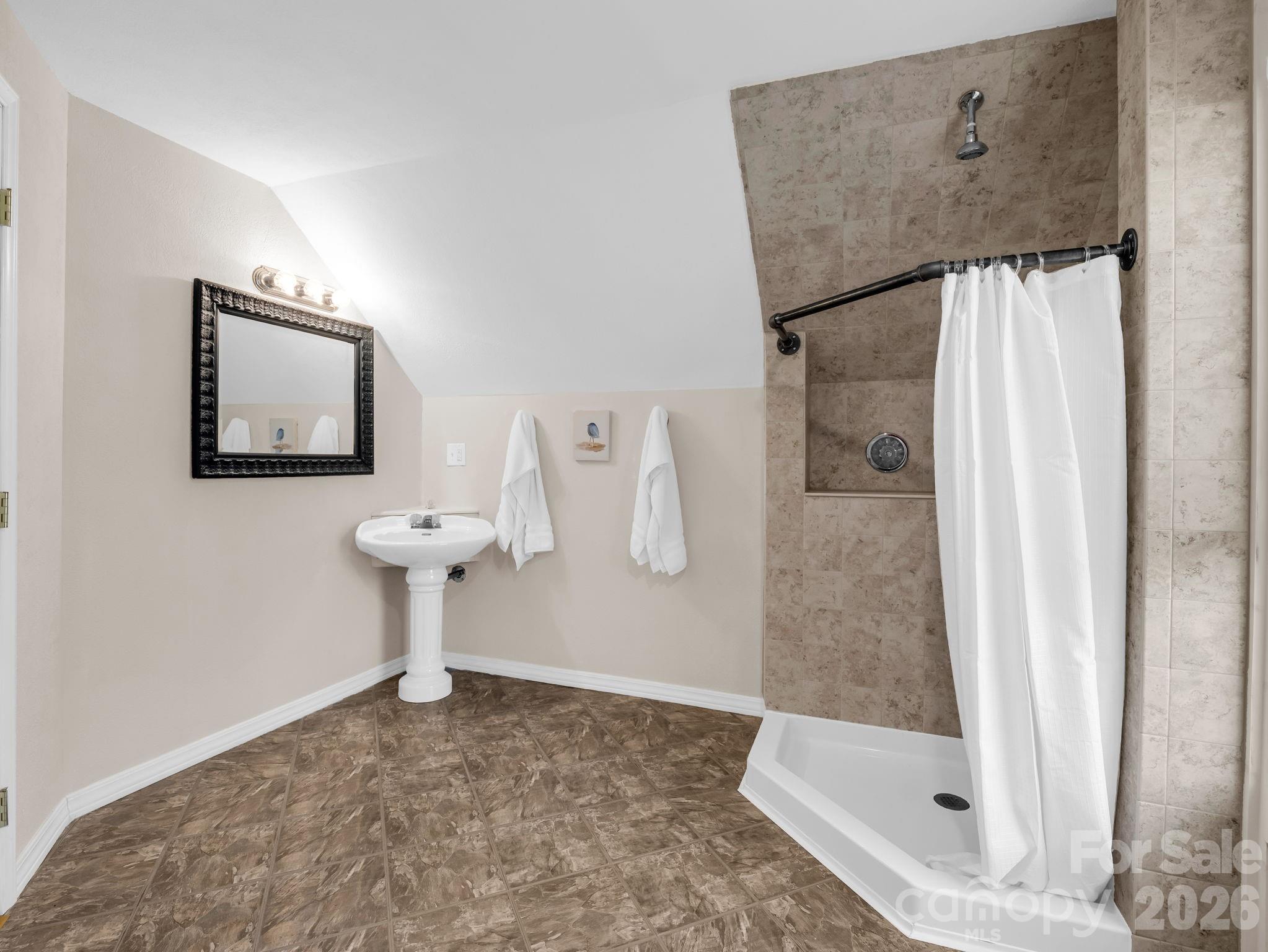 19 Lynnbrook Way Columbus NC 28722