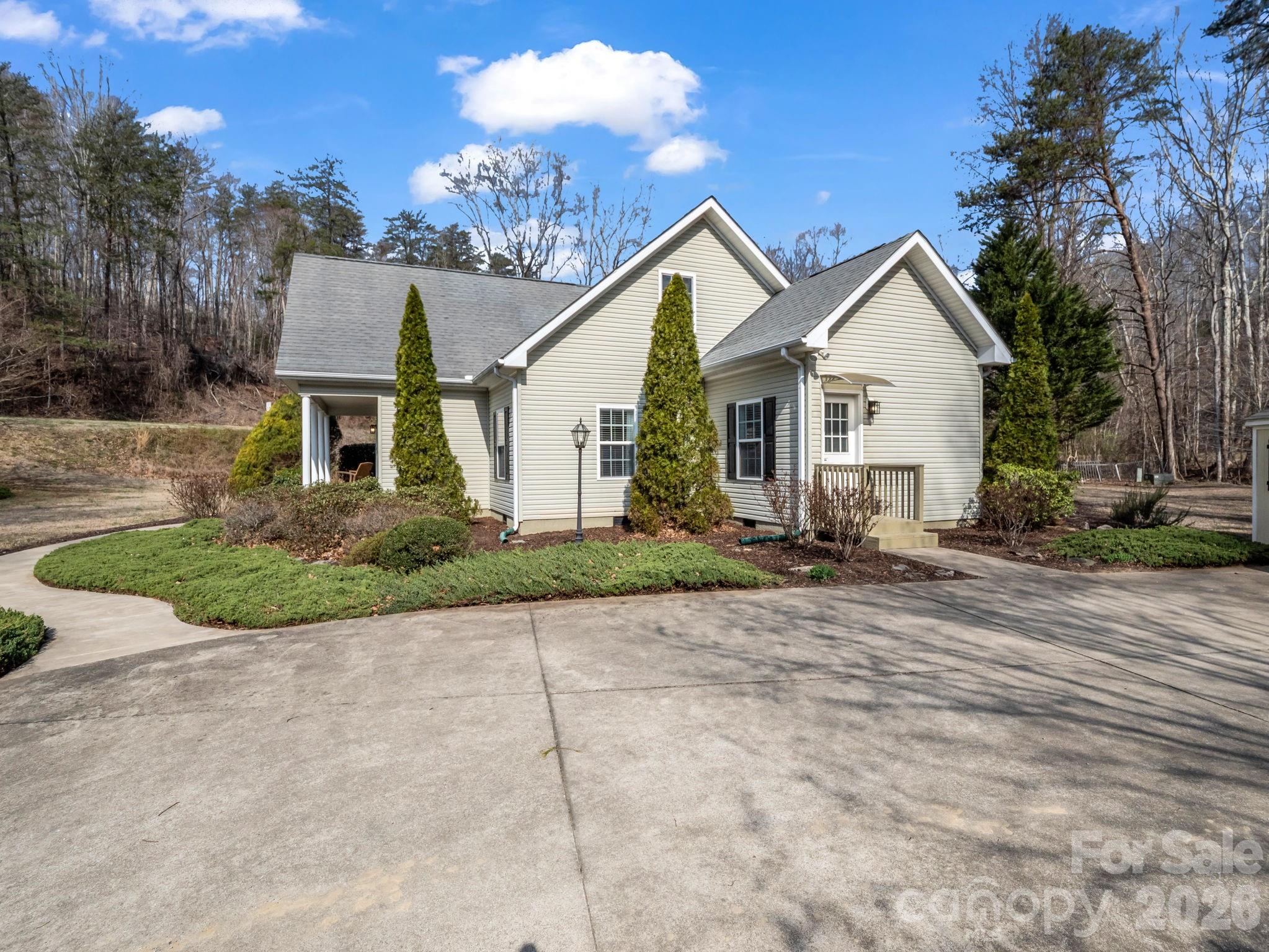 19 Lynnbrook Way Columbus NC 28722