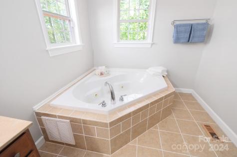 20 Lauren Lane Candler NC 28715