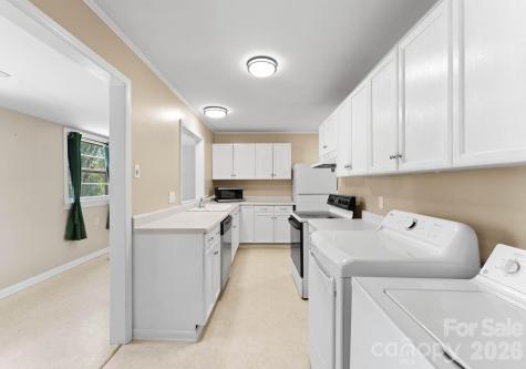 1136 E Woodlawn Road Charlotte NC 28209