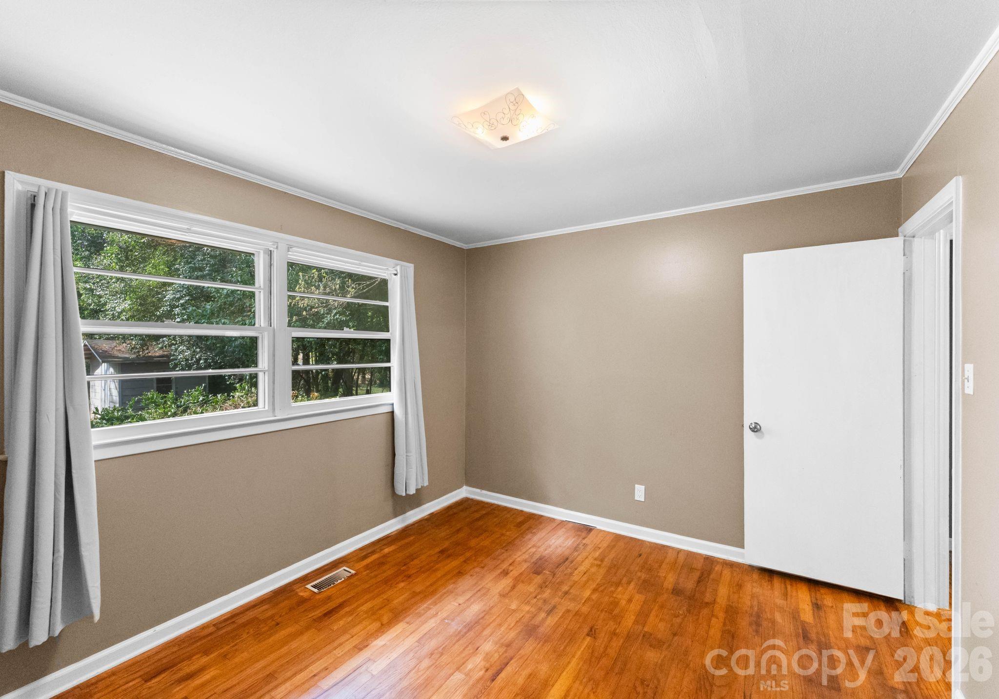 1136 E Woodlawn Road Charlotte NC 28209
