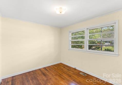 1136 E Woodlawn Road Charlotte NC 28209