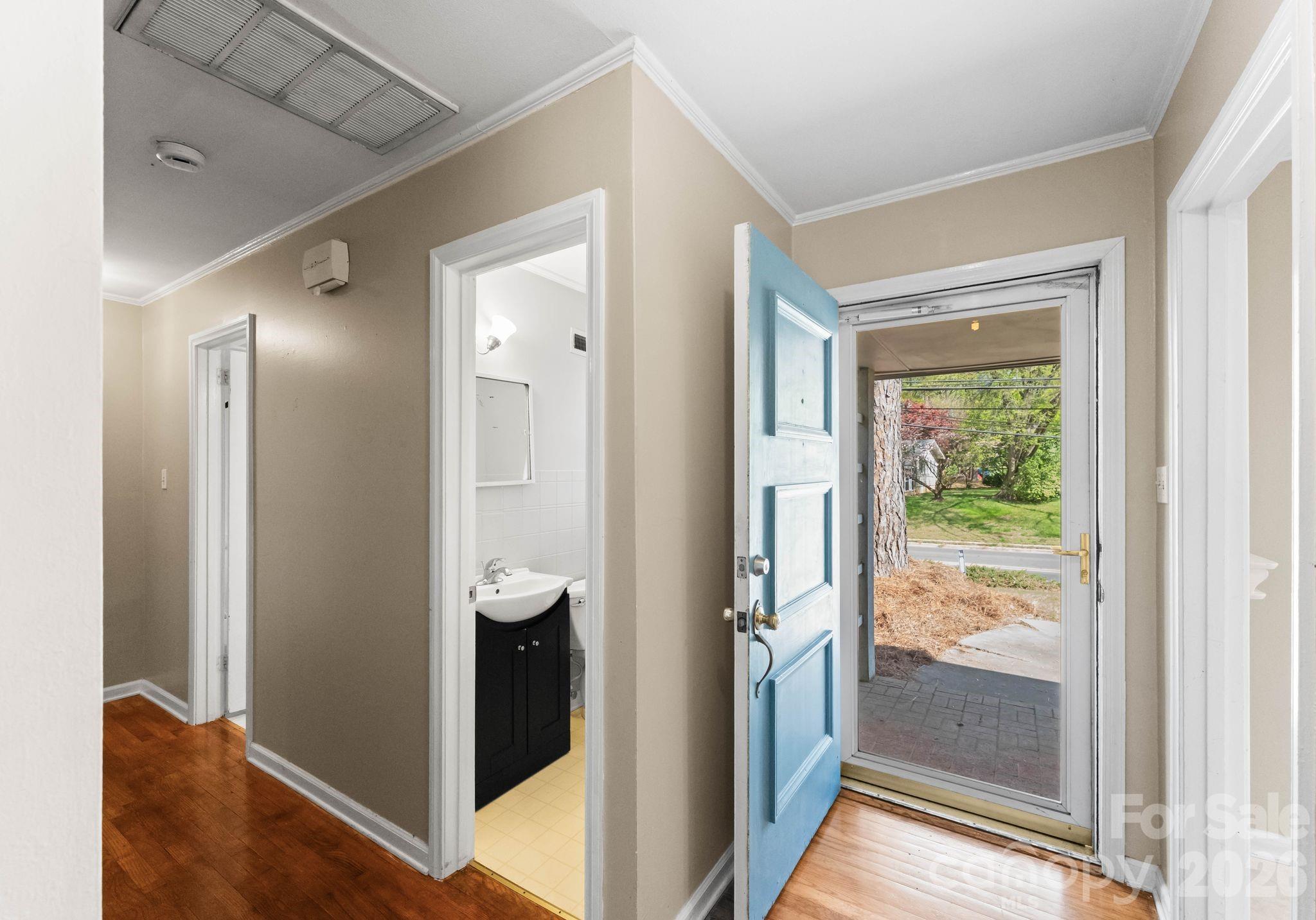 1136 E Woodlawn Road Charlotte NC 28209