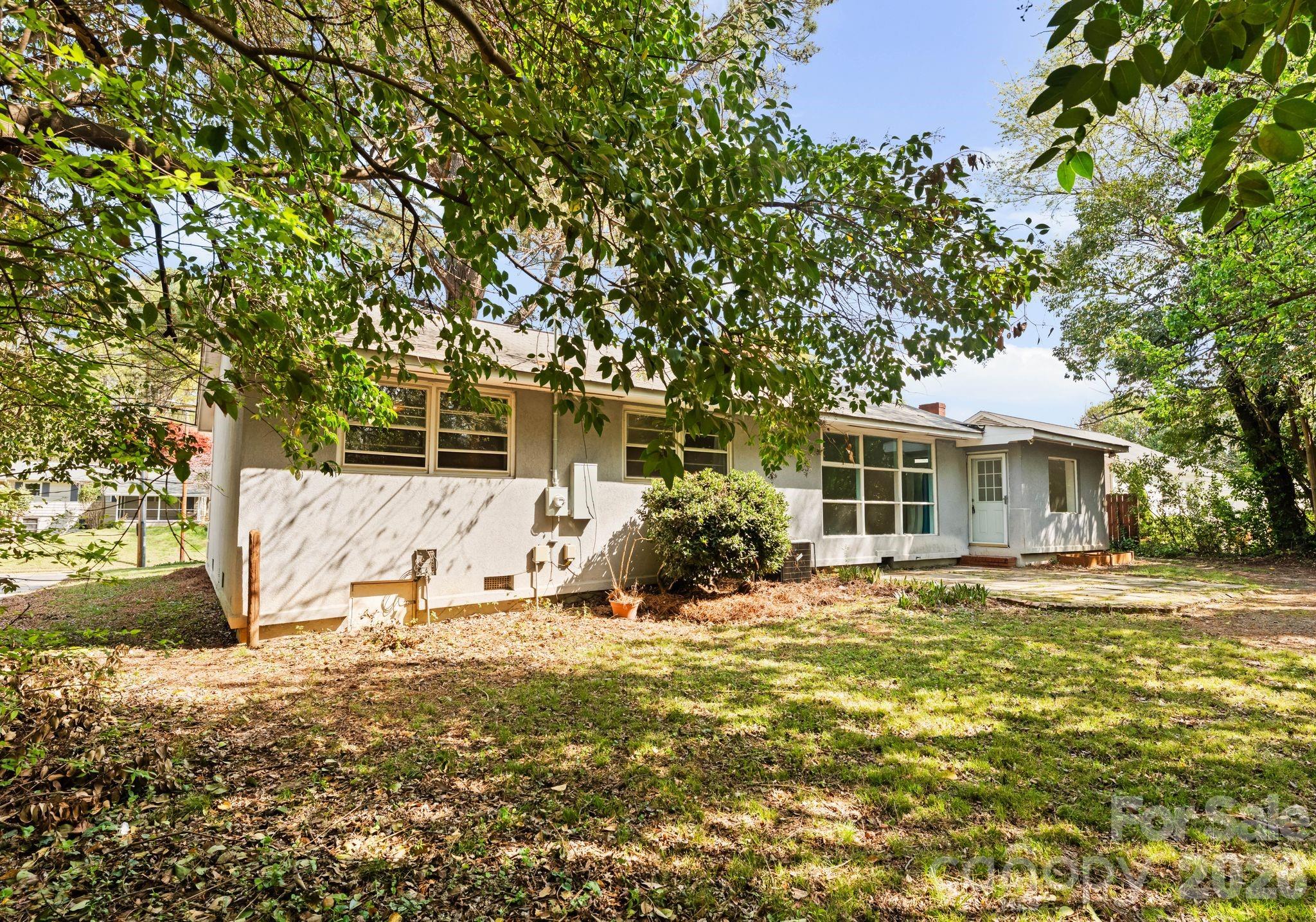 1136 E Woodlawn Road Charlotte NC 28209