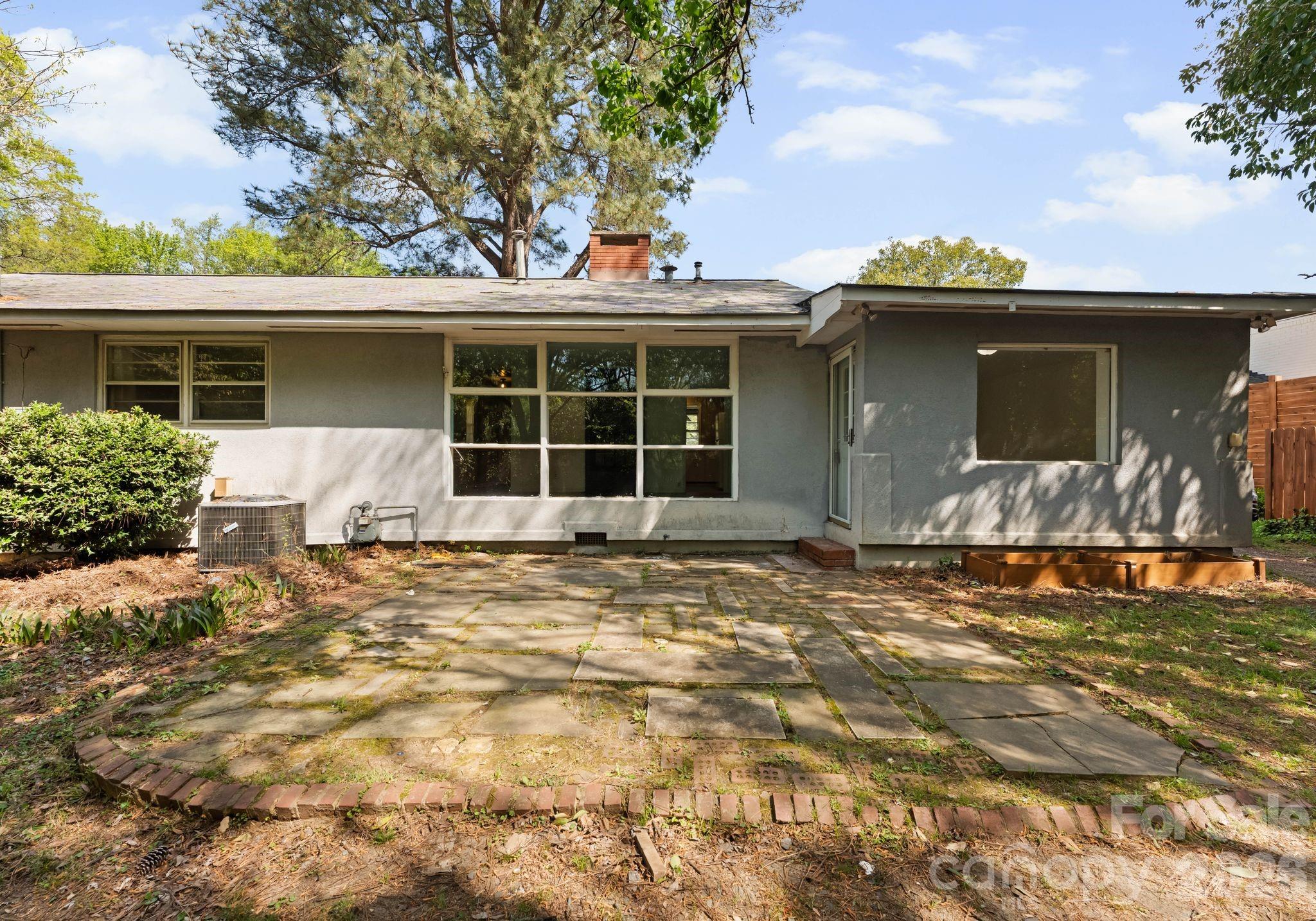 1136 E Woodlawn Road Charlotte NC 28209
